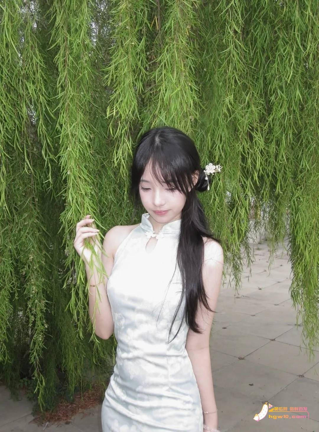 小网红子萱酒店私密视频曝光，昔日高颜值形象与露脸画面形成强烈反差