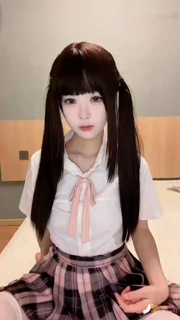 小鸢宝宝双马尾JK白丝私定写真