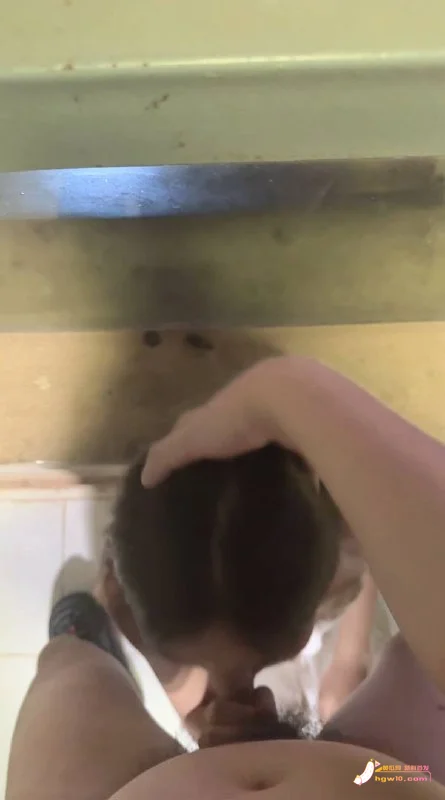 时隔两天再会青涩小妹,阳台背入的羞耻游戏
