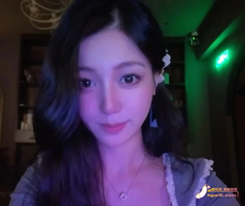 瓜友投稿：前女友清纯美女的反差私密照