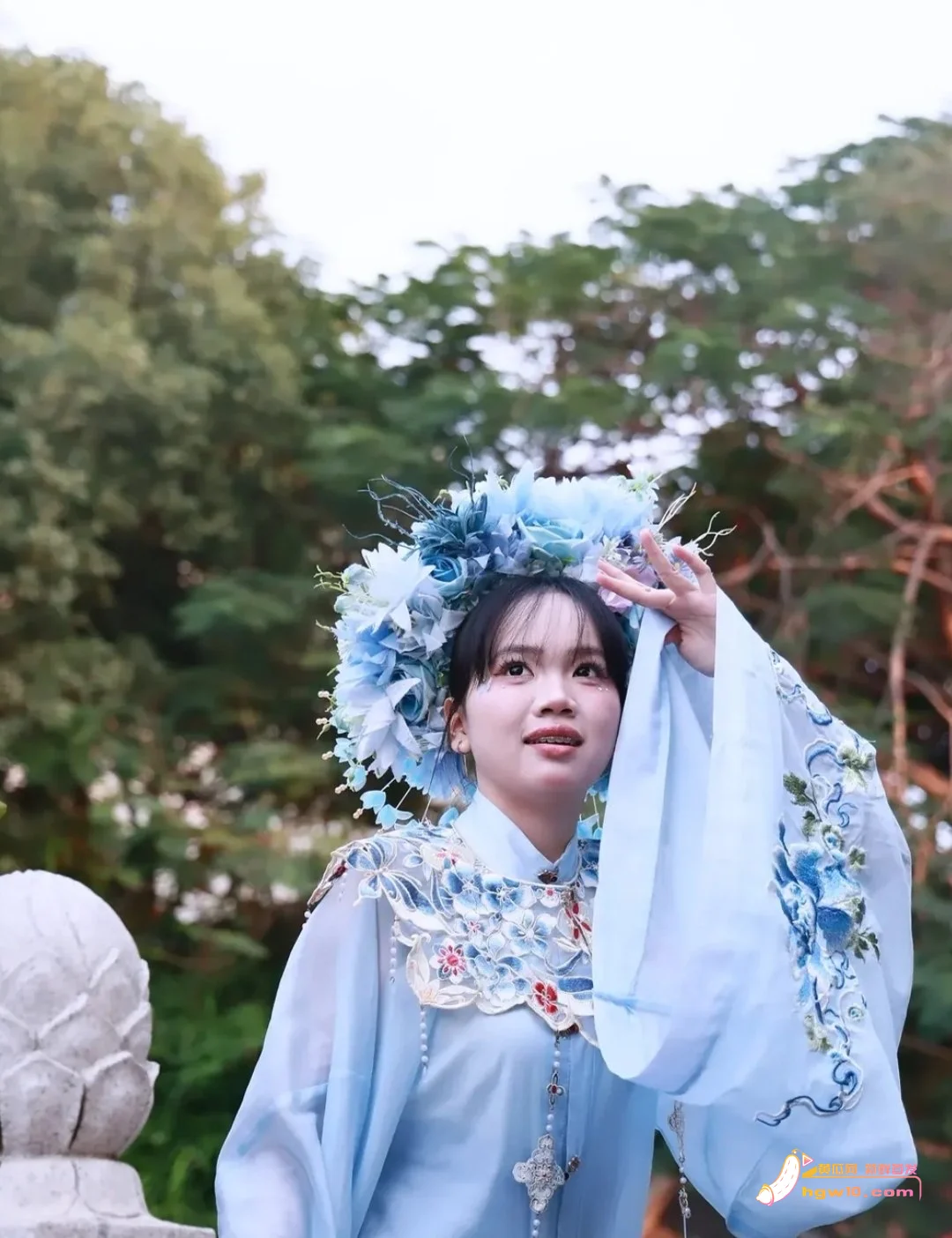 餐厅服务员林莉英私密视频曝光,多面形象引热议
