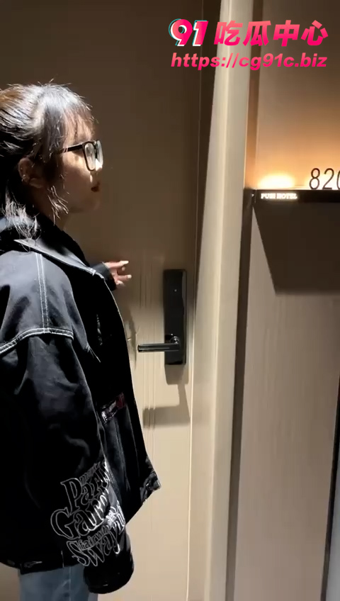 山东潍坊普斯轻奢酒店抓奸后续～出轨偷情还用老婆的手机开房 裤衩哥无码视频原版！