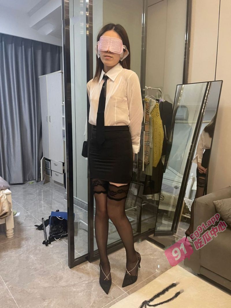 防火防盗防闺蜜～美女空姐被闺蜜曝光下班后的淫荡私生活！