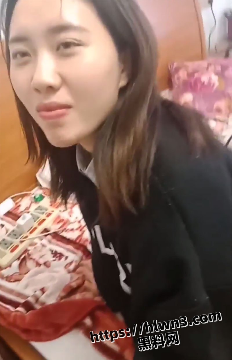 楼下打麻将认识的白虎人妻少妇 趁老公不在发骚 口活精湛非常给力 全程完美露脸