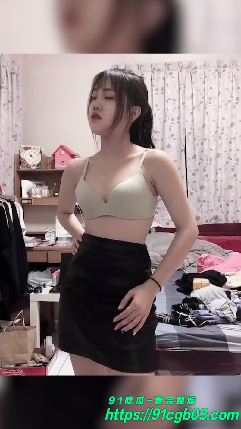 推特大神调教高二巨乳学生妹黄颖萱网页素材1水印版