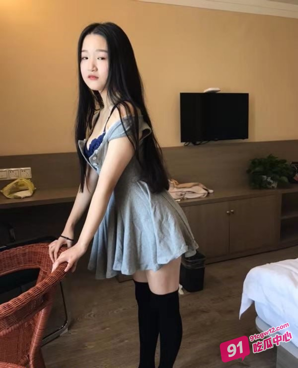 河南小情侣同居日常 大尺度性爱视频泄密 丰满蜜桃臀对镜被疯狂插入!