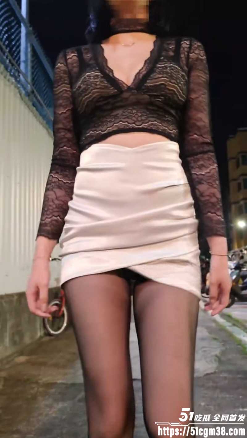 极品骚妇 Ella小骚狐 网咖钓打游戏小伙做爱1 极品骚妇 Ella小骚狐 网咖钓打游戏小伙做爱1
