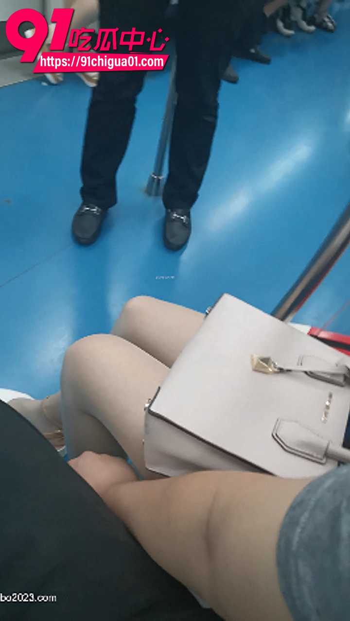 地铁涂鸦性感美少女2