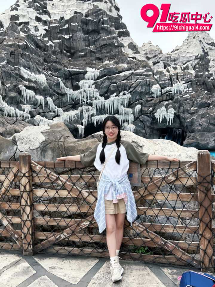 浙江极品眼镜妹陈梓瑜金主私拍泄露4