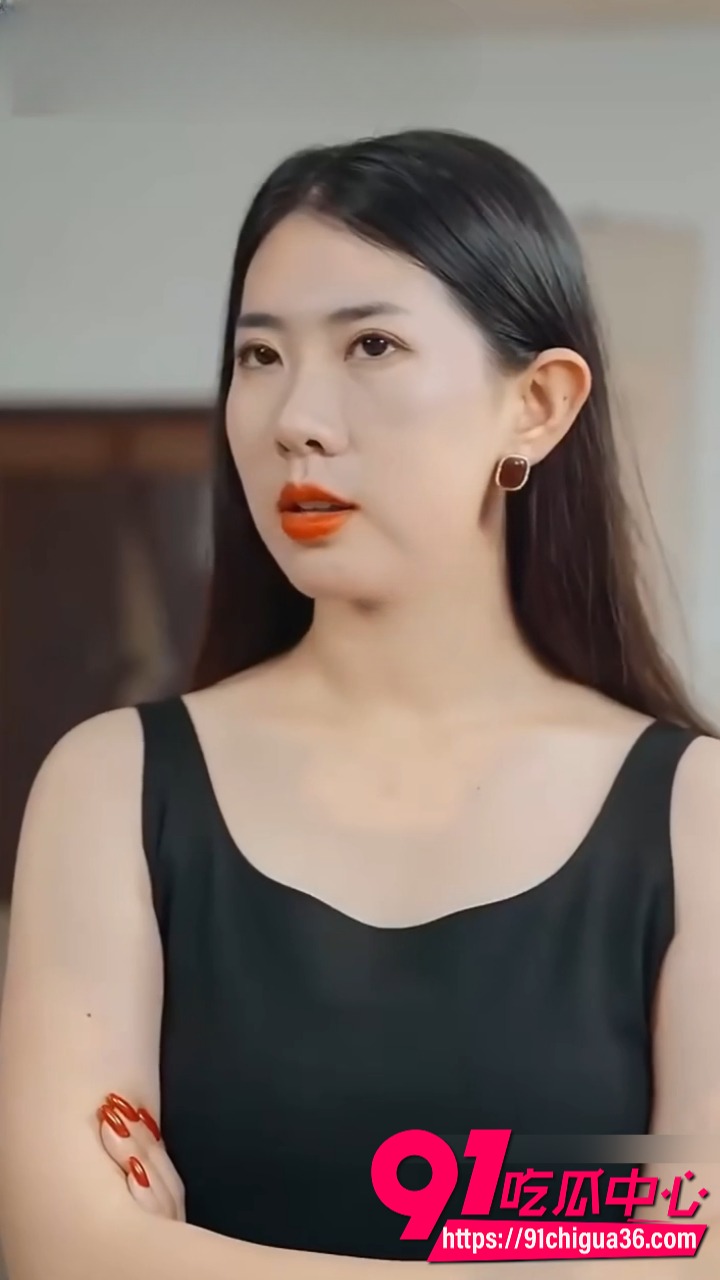 擦边短剧淫荡美女厂妹不要跑 美女厂妹被上司缠上 拒绝不了直接硬来