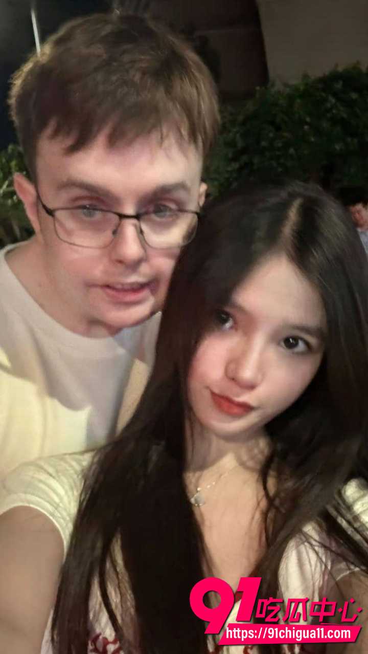 四川95后美女疯狂倒贴穷鬼英国男友 2