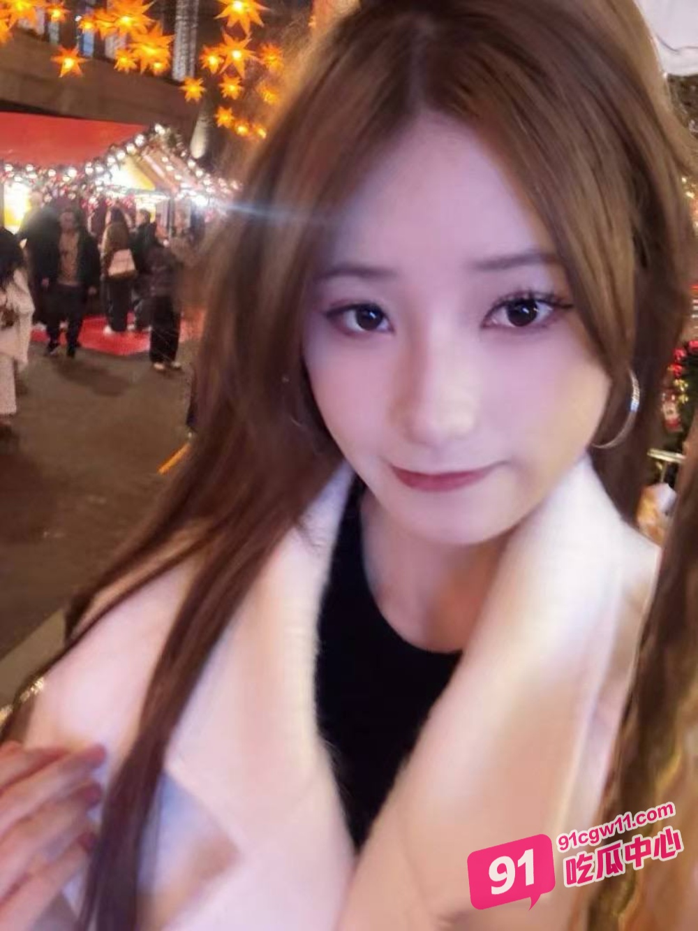 轰动全网的柳州莫菁与男友艳照门泄密事件 如此网红怎能不爱? 配图