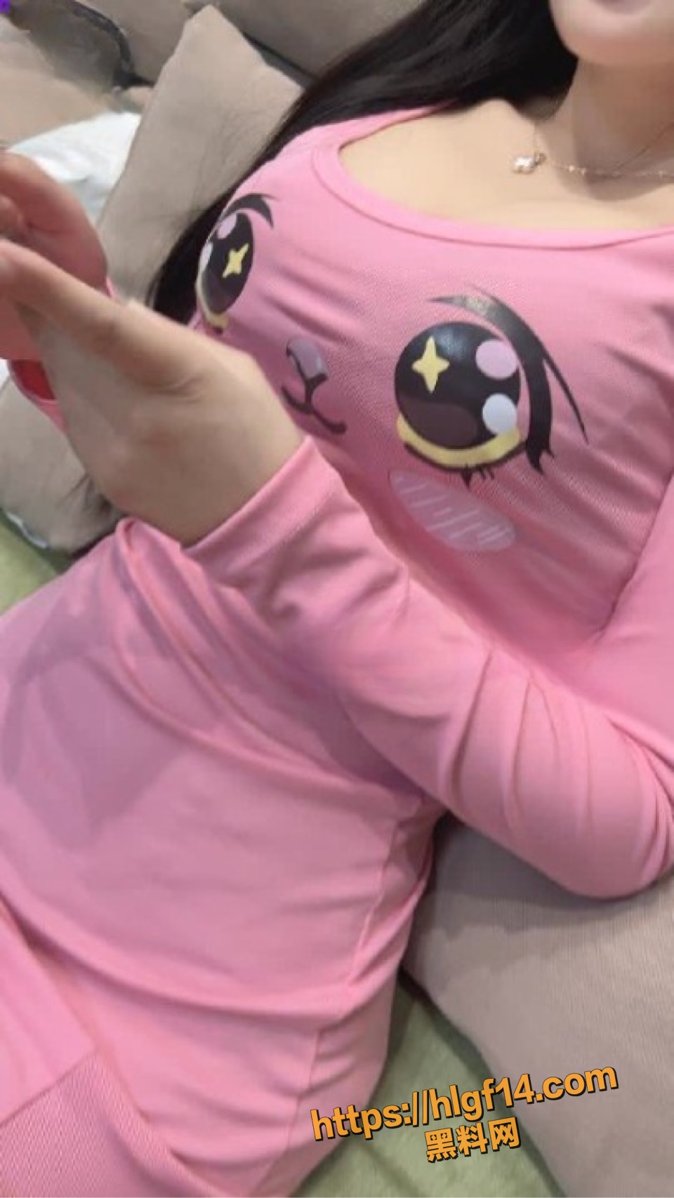 海角社区 奶子即正义 第67集 极品粉色大眼睛 好想喂她吃竹子 全程无尿点 配图