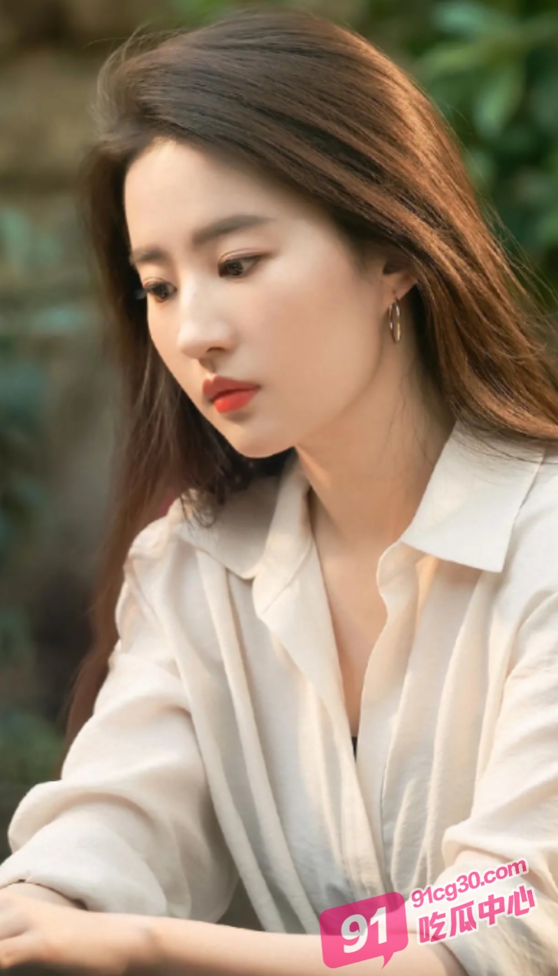 Av版倩女幽魂 看刘亦菲版女鬼聂小倩守护“创世之柱”大肉棒的爱情故事！ 配图3