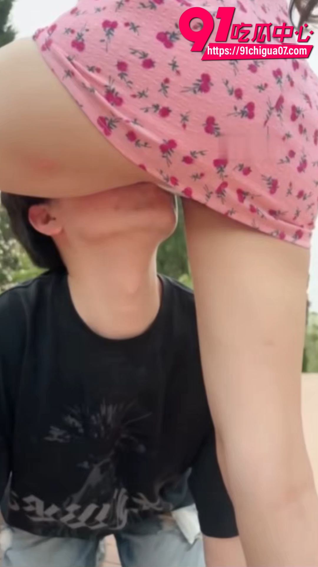 两女联手挑逗小M8 两女联手挑逗小M8