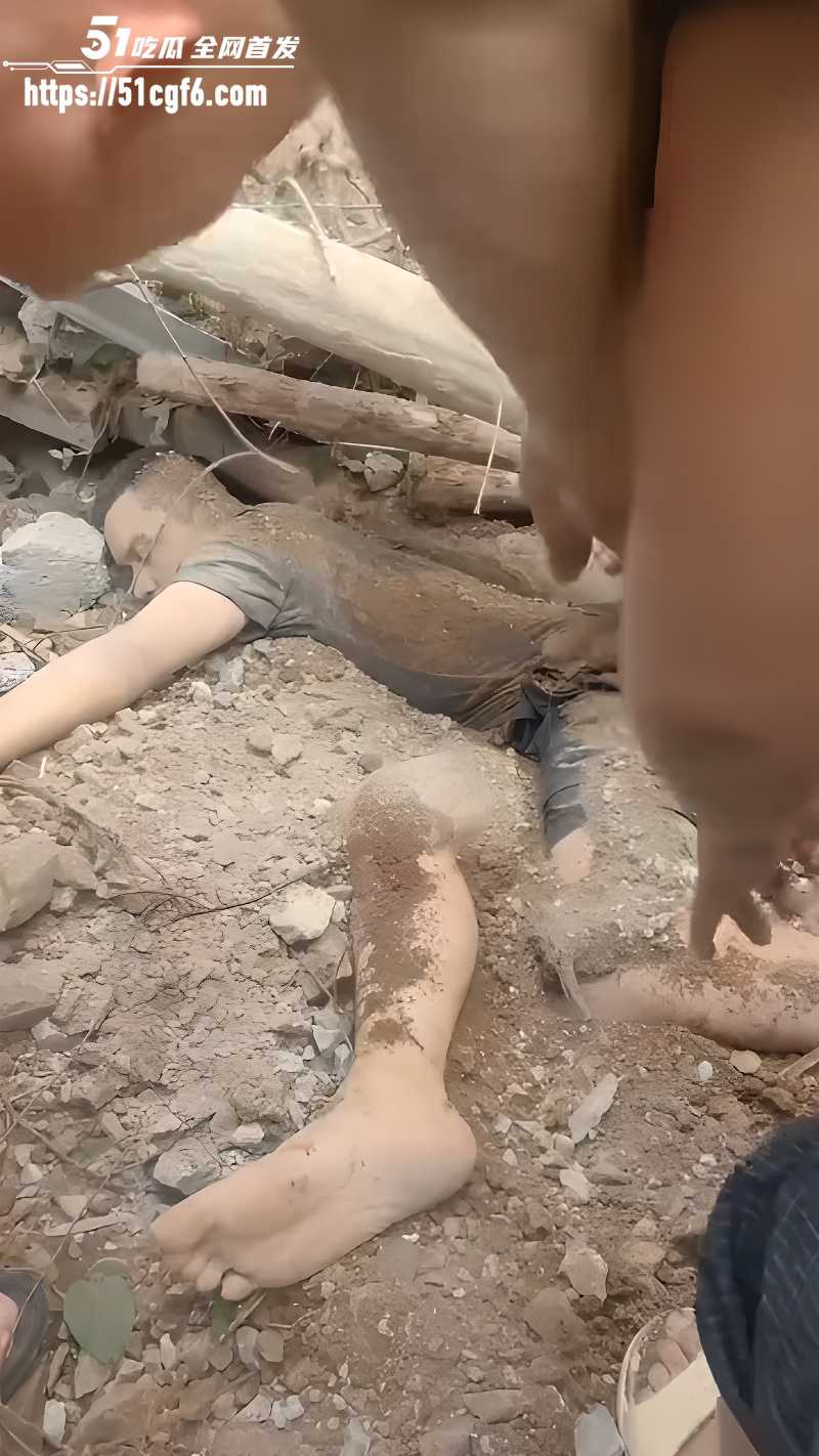重庆彭水乌江三桥山体垮塌突发! 4 重庆彭水乌江三桥山体垮塌突发! 4