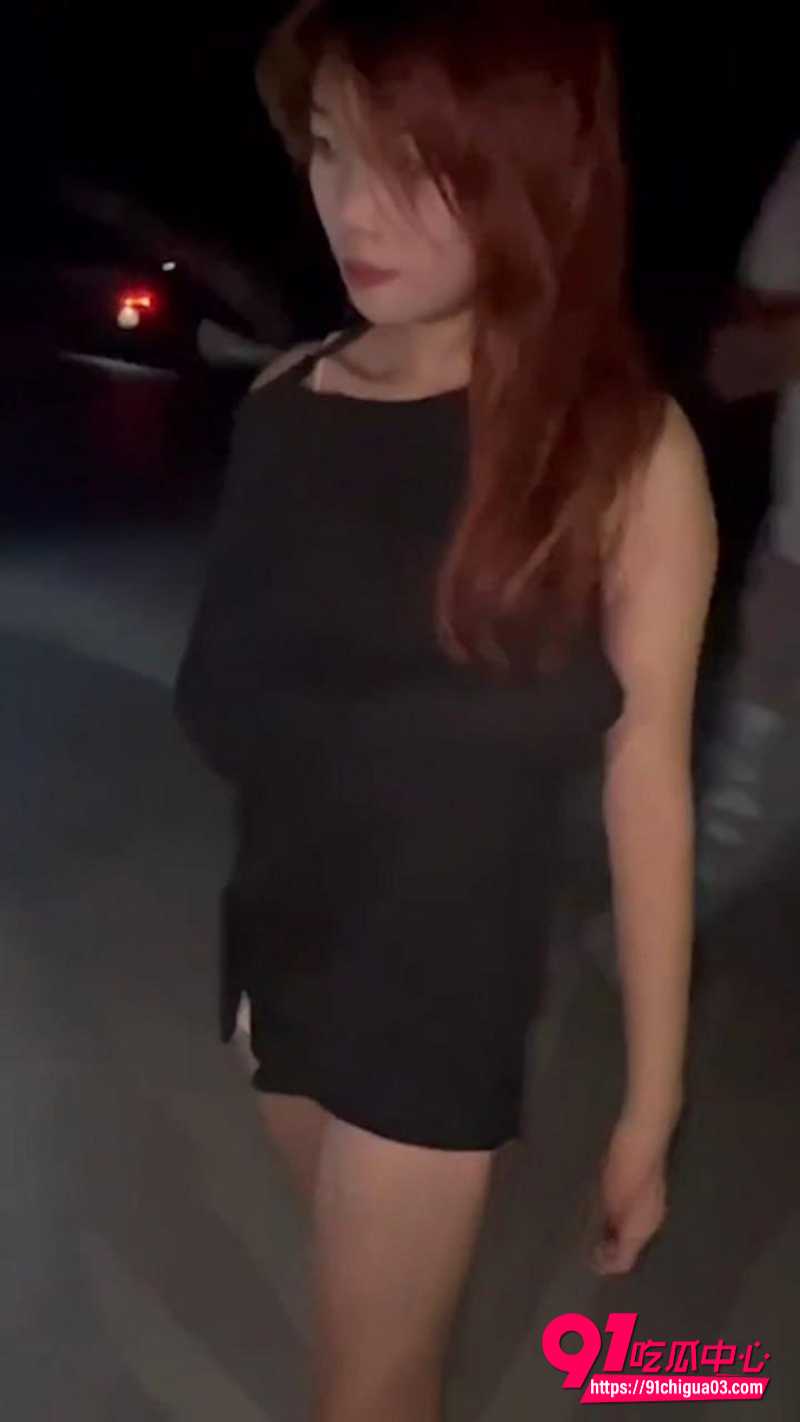 高挑嫩妹夜晚被霸凌 2 高挑嫩妹夜晚被霸凌 2