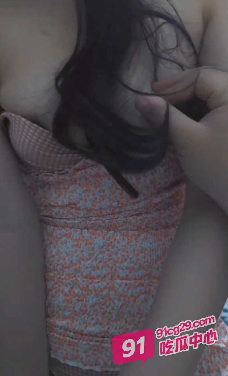 深夜撸片推荐～和尤物姐姐在爸妈房间玩欲擒故纵 好喜欢姐姐紧致小穴！