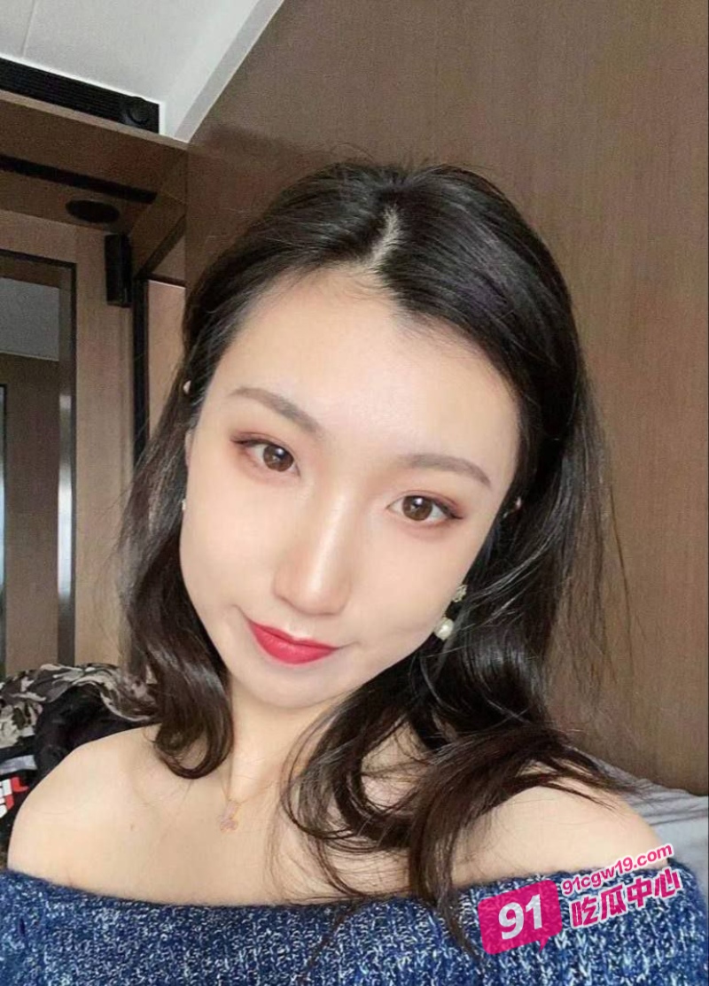 南昌大学李怡沦为有钱人得专属母狗 主动掰开屁股求后入~ 配图2
