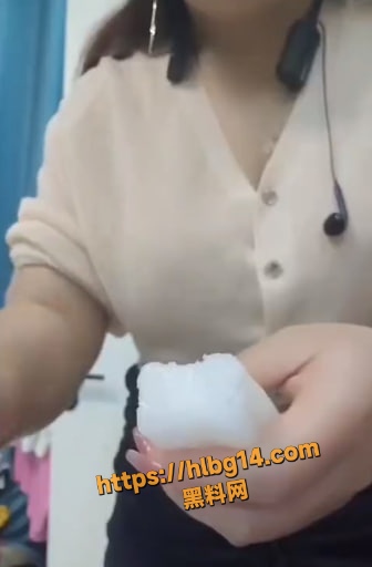 极品女主播大秀冰镇骚逼 冰棍狂插不停 直播间炸场 网友直呼太劲爆！画面无比刺激！