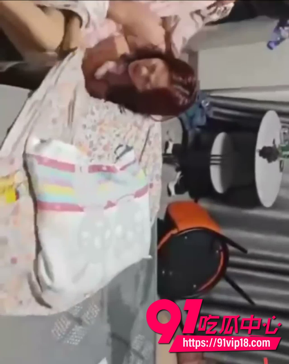 少妇婚内出轨被抓奸在床5