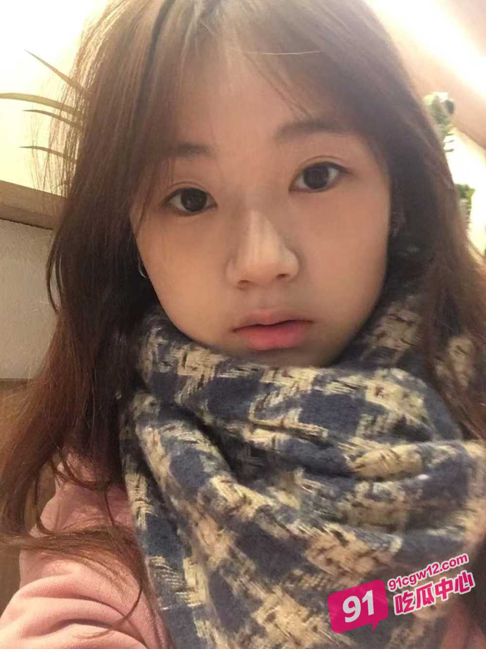 高颜值美女苏苏下海首秀身材火辣奶软水多 对着镜头大方吃鸡舔屌！ 配图3