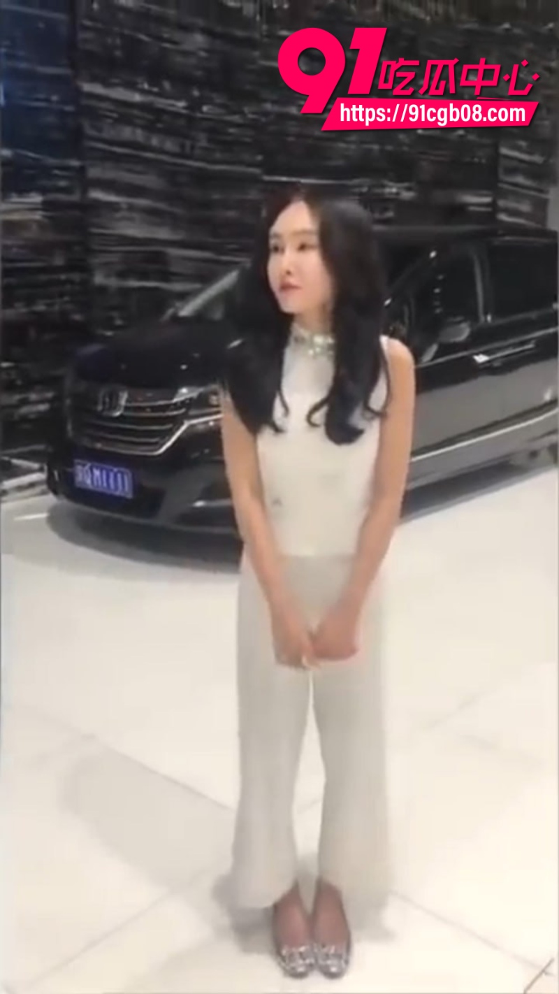 绿茶婊 欣杨 北京车展被富二代塞跳蛋大胆调教 人前跳蛋狂震喷水 销售人员也没想到成为调教道具了