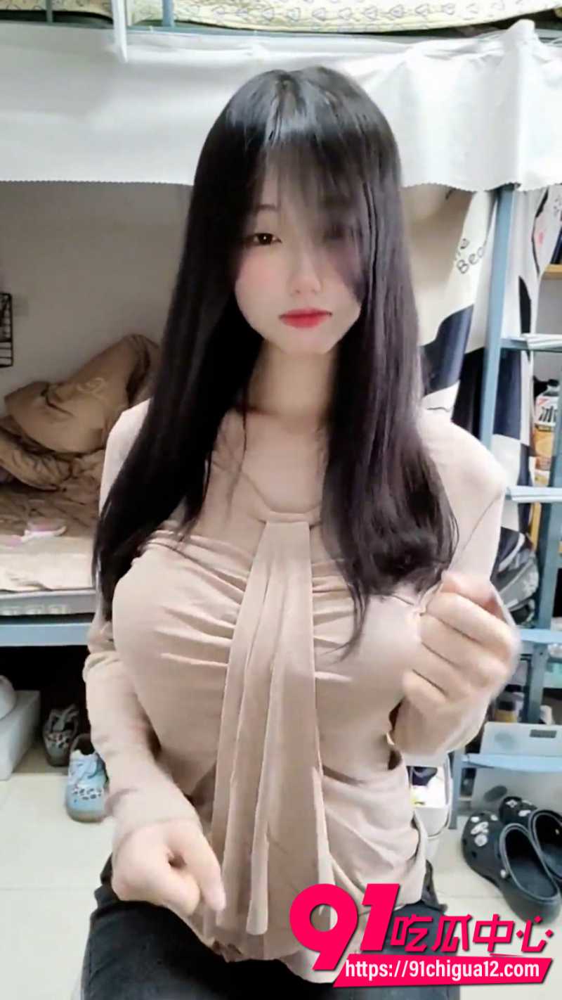 抖音粉嫩女大学生小宅源裸体自慰福利3
