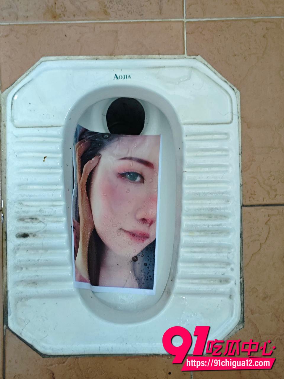 变态大学生对照片撸管15