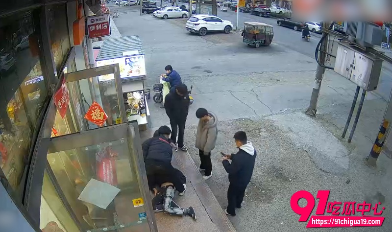 小伙群殴单人6