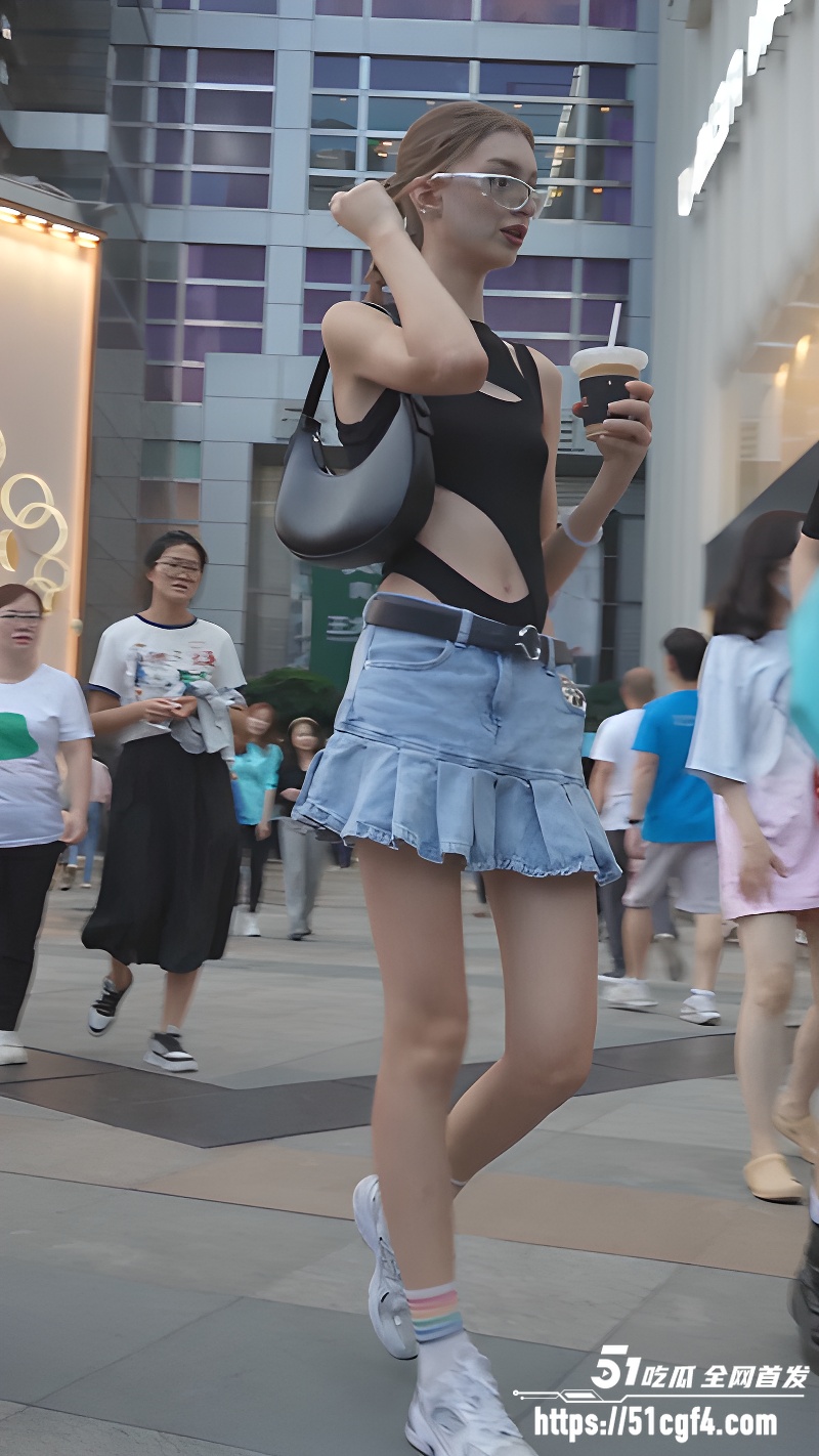 广东偷拍大神 抄底性感洋妞 2 广东偷拍大神 抄底性感洋妞 2