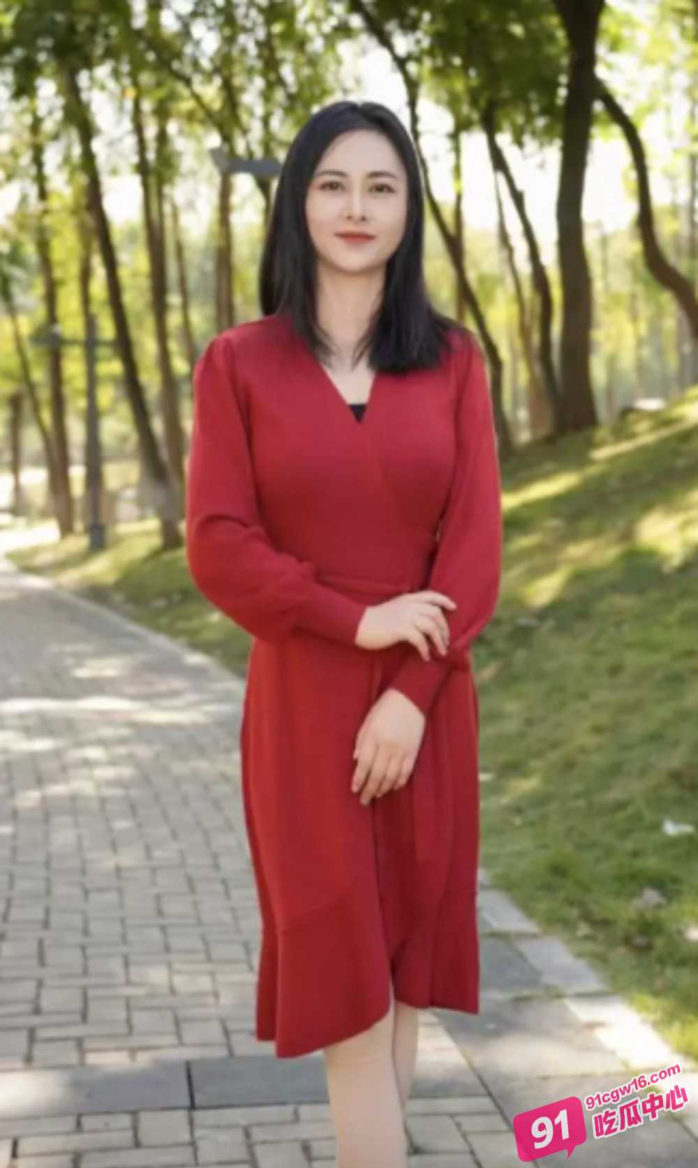 夫妻扮演乱伦姐弟变态交媾 大玩SM凌厉调教男奴 骚穴被公狗操到外翻 配图3