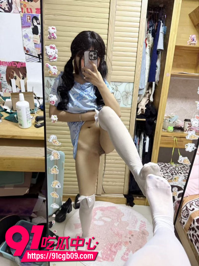 抖音女网红齐刘海大尺度裸舞自慰5