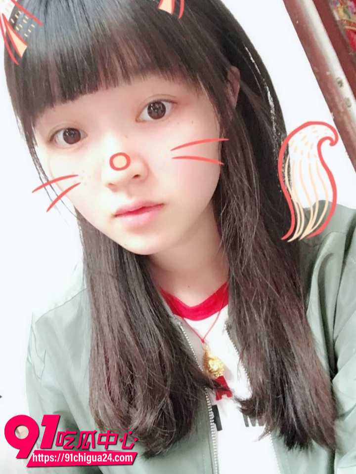 高端泄密流出 零零后大学生张美花穿黑网纱情趣被男友调教 深喉吃屌一边猛操一边扇耳光
