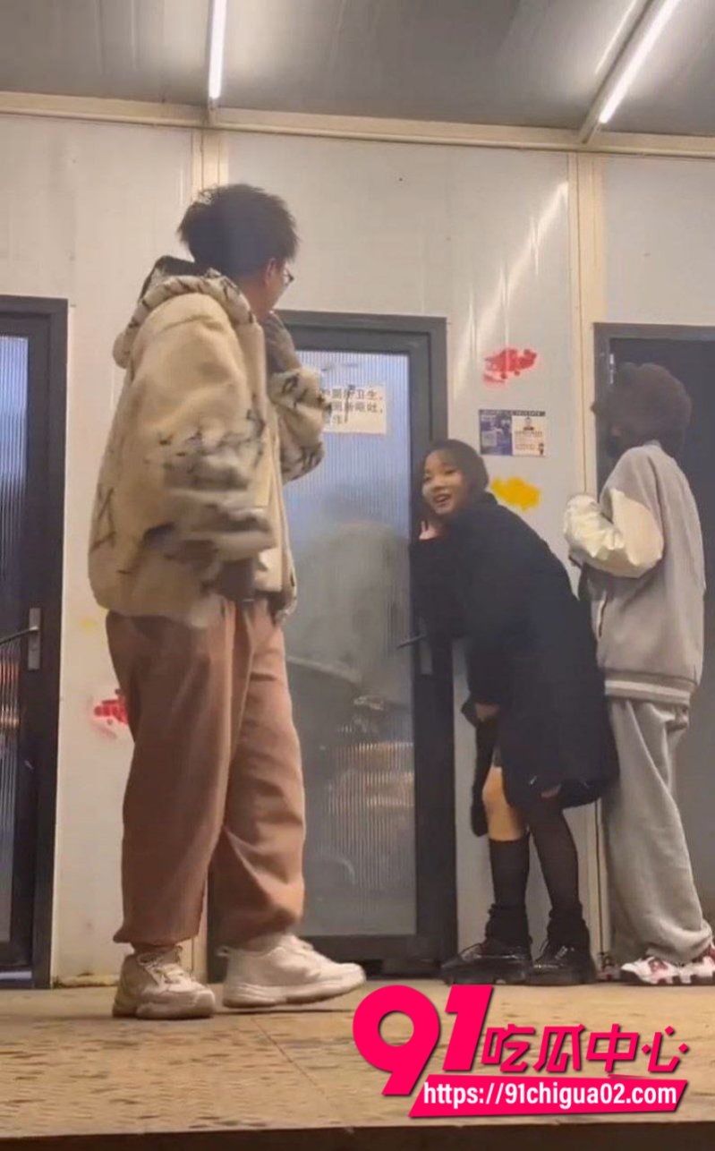 淄博烤肉店厕所偷情现场6 淄博烤肉店厕所偷情现场6