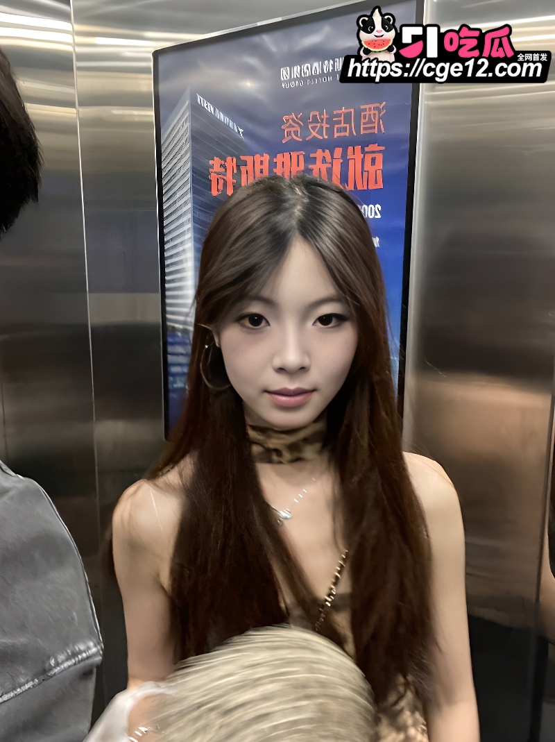 精神小妹遭黄毛曝光性爱私拍  3