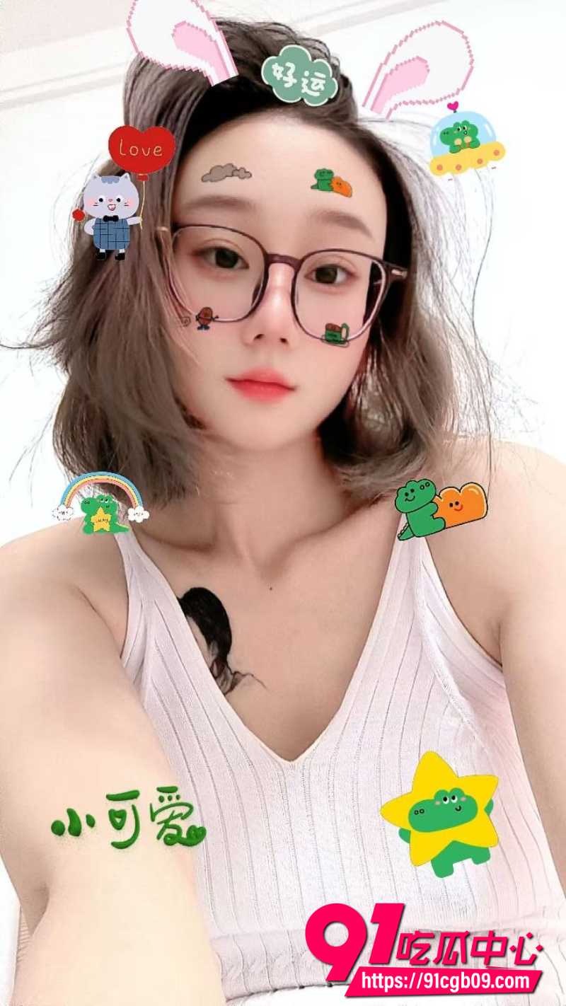 真实投稿 绿帽老公发现骚货老婆背着自己与网友裸聊自慰 这黑穴一看平时性欲就很强!
