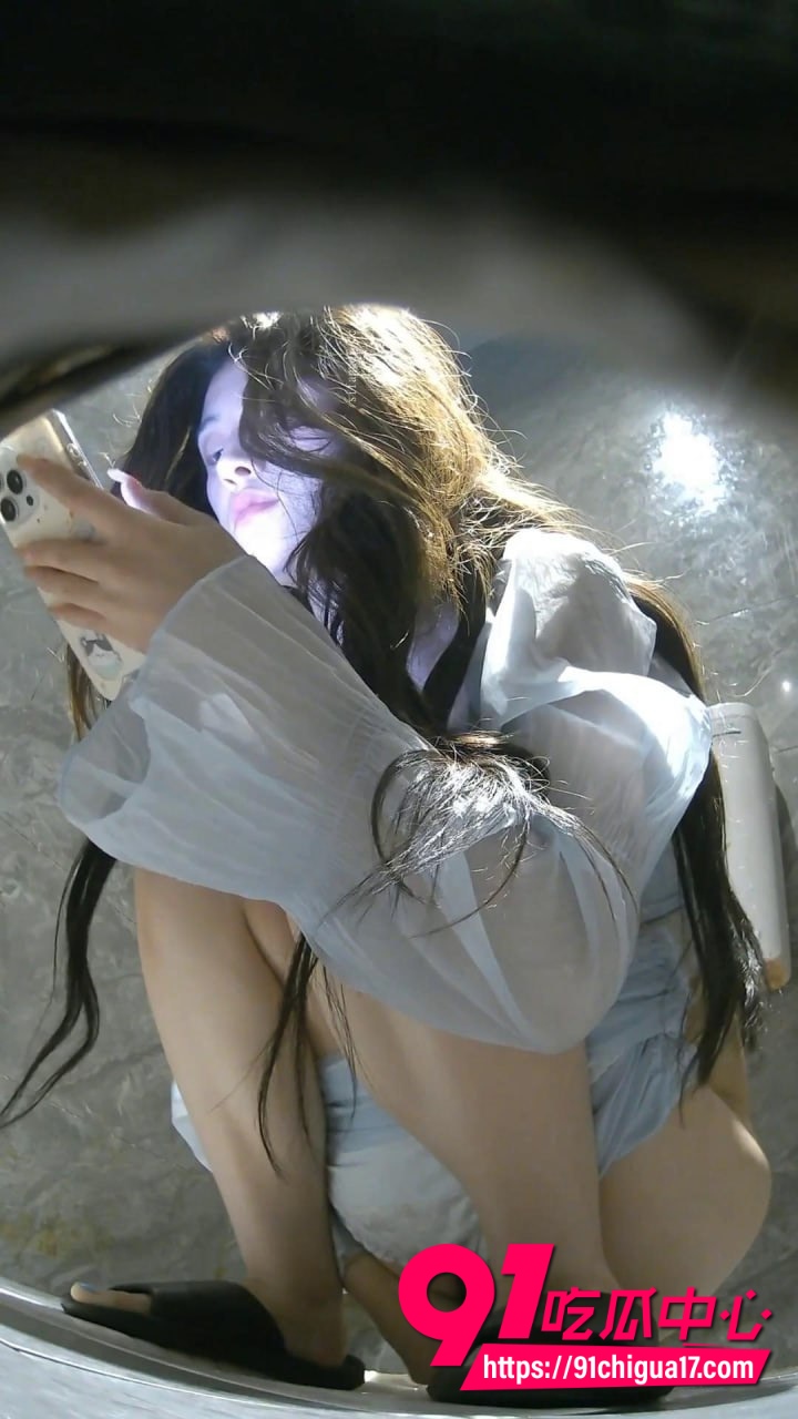 KTV女厕偷拍2 KTV女厕偷拍2