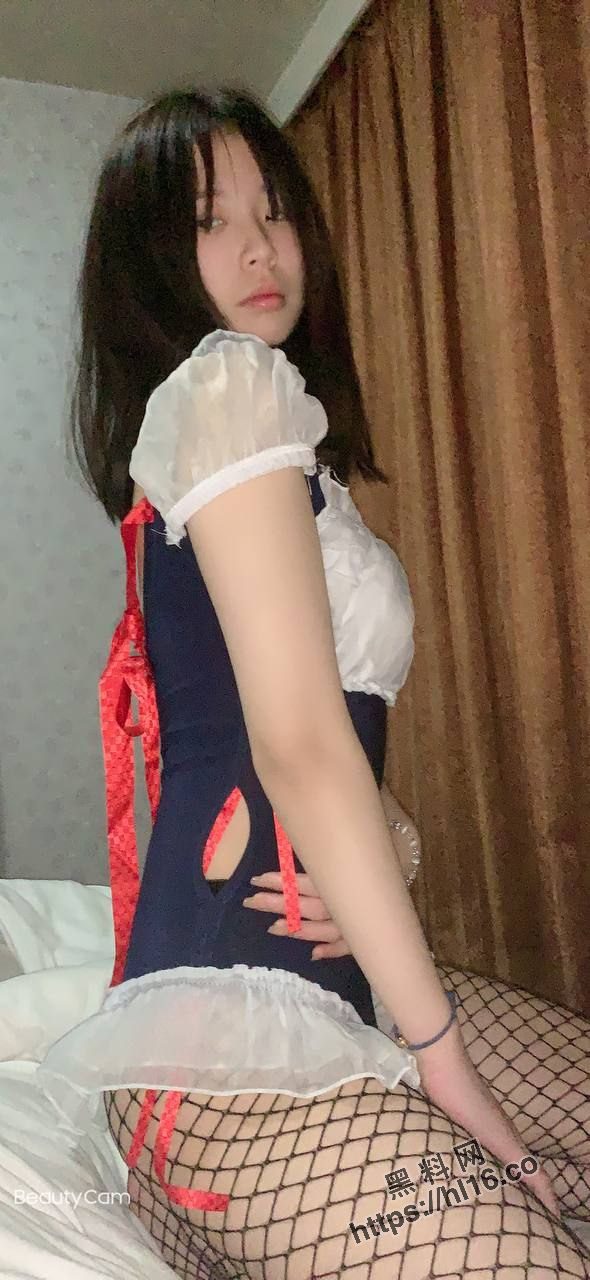 江苏苏州张家港女大学生「张茜」一个男友调教出听话的小母狗，男友要求拍摄内射视频
