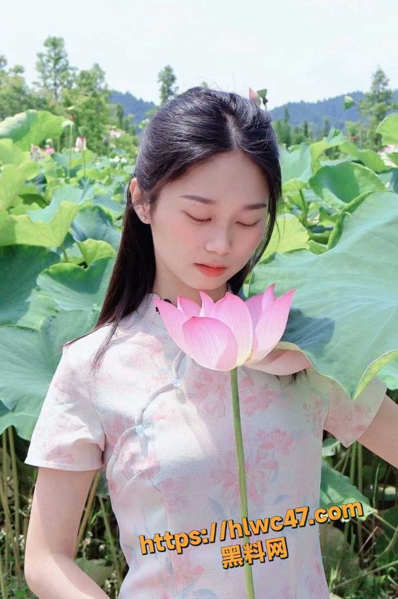 南京体制内少妇 陈晓 喜欢口交 情人无套插逼不满足 还要加入道具猛玩