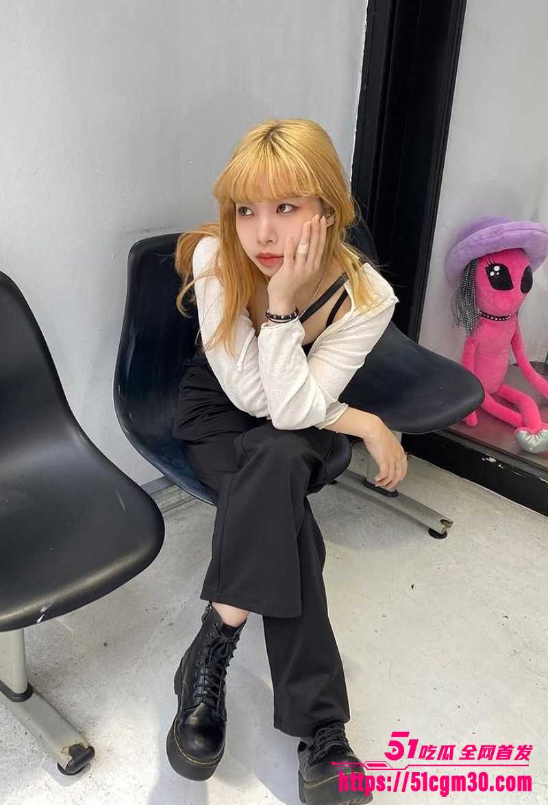 极品高颜值小网美不雅视频曝光 3 拷贝 极品高颜值小网美不雅视频曝光 3 拷贝
