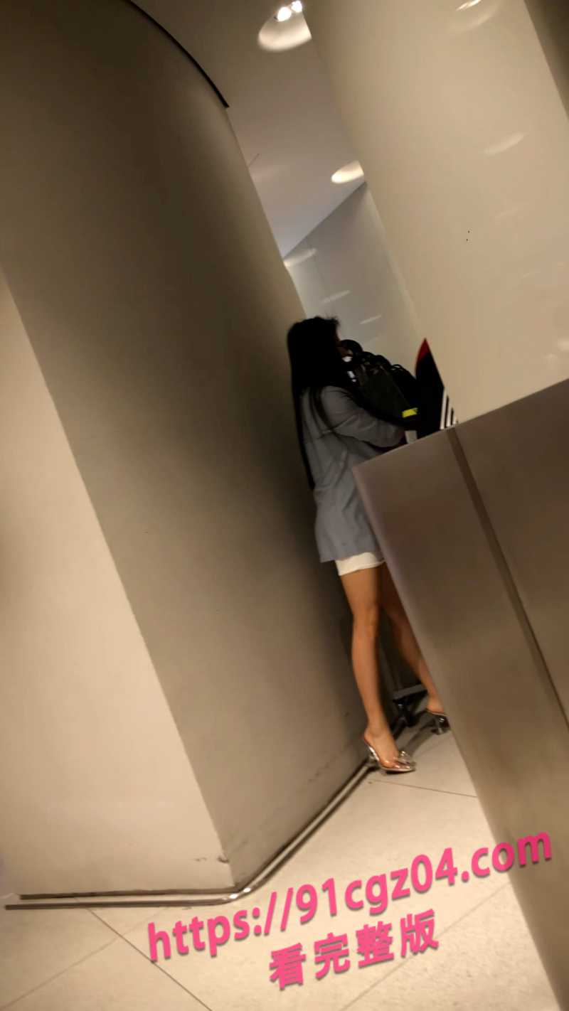 少妇被抄底偷拍网页素材3素材水印版