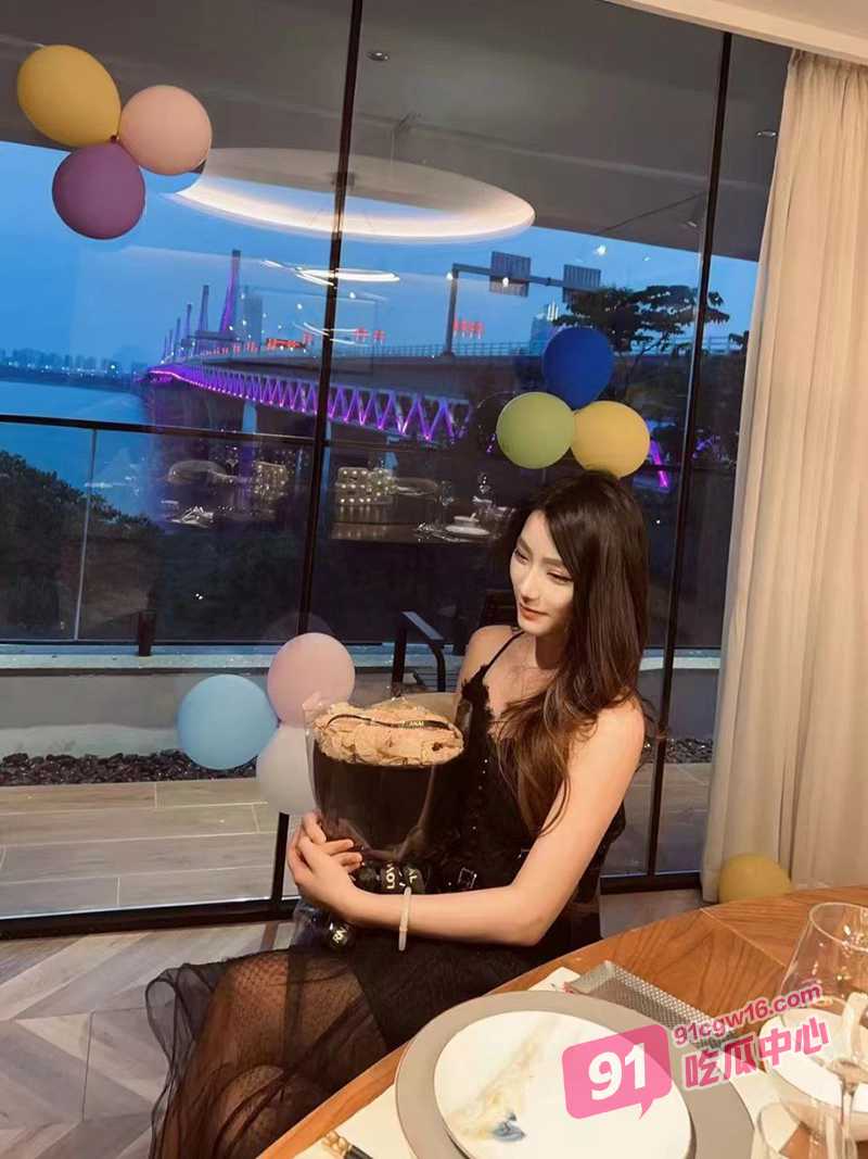 快手微博小主播 当过车模的绝秒舞蹈生 榜一大哥1v1定制私拍流出 秀性感身体洗澡特写！ 配图2