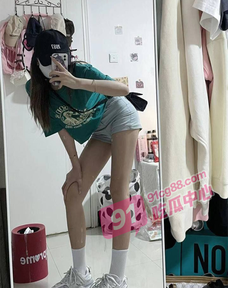 母狗女友在ktv遭捡尸 死性不改出轨成风 这绿帽爱特么谁戴就去戴！