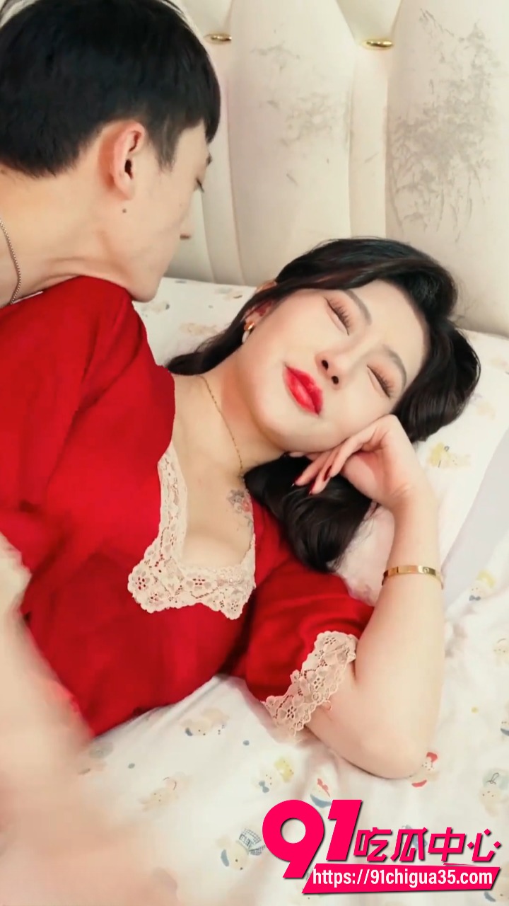 擦边短剧一朵脆弱的玫瑰9 擦边短剧一朵脆弱的玫瑰9