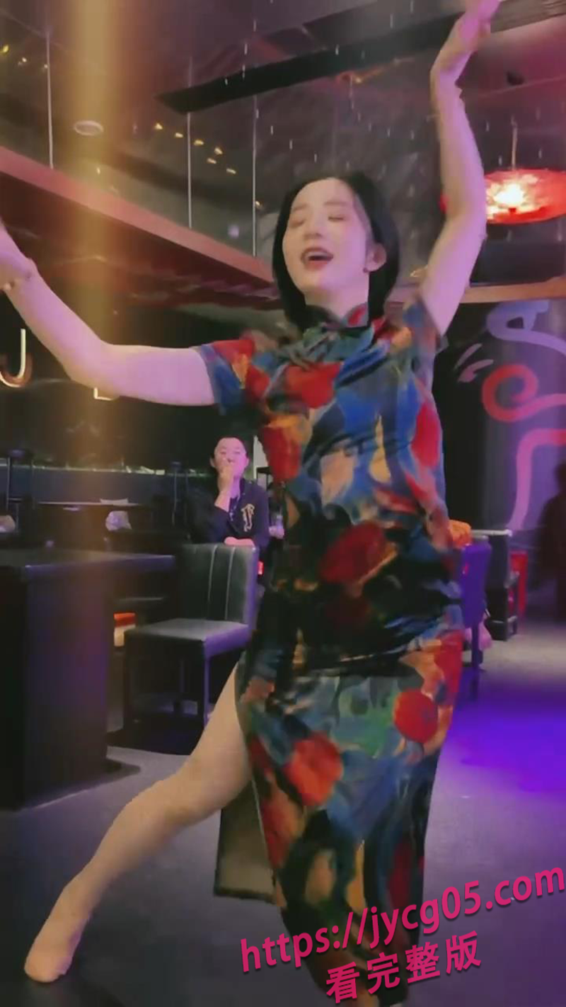 传说中的腿咚！这难度没几年舞蹈功底做不出来！ 配图5