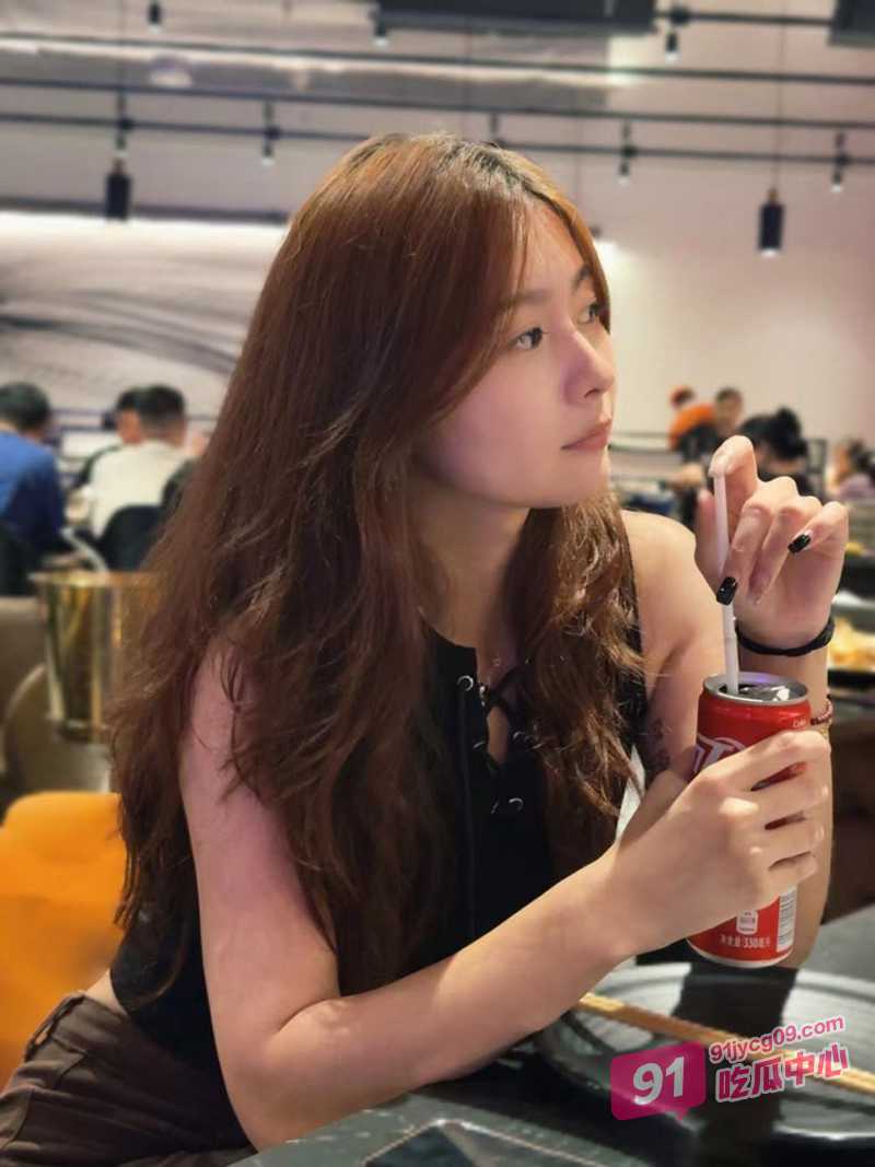 重庆美女孟瑶黑丝诱惑 和富豪男友宾馆激战视频泄露!