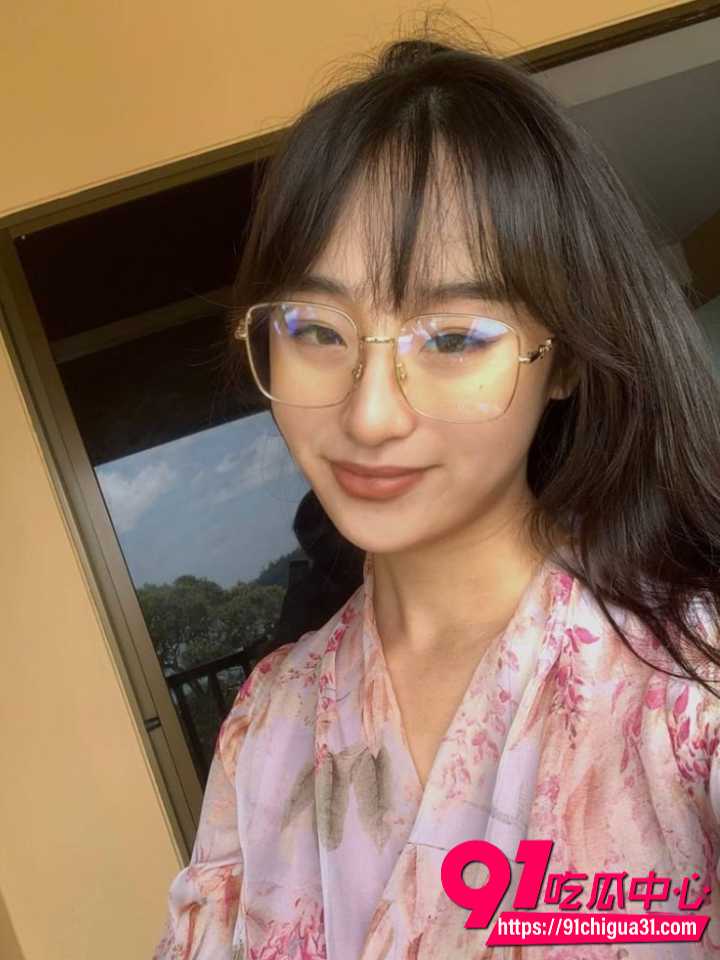 SMMSMM眼镜娘淫妻反差合集4 SMMSMM眼镜娘淫妻反差合集4