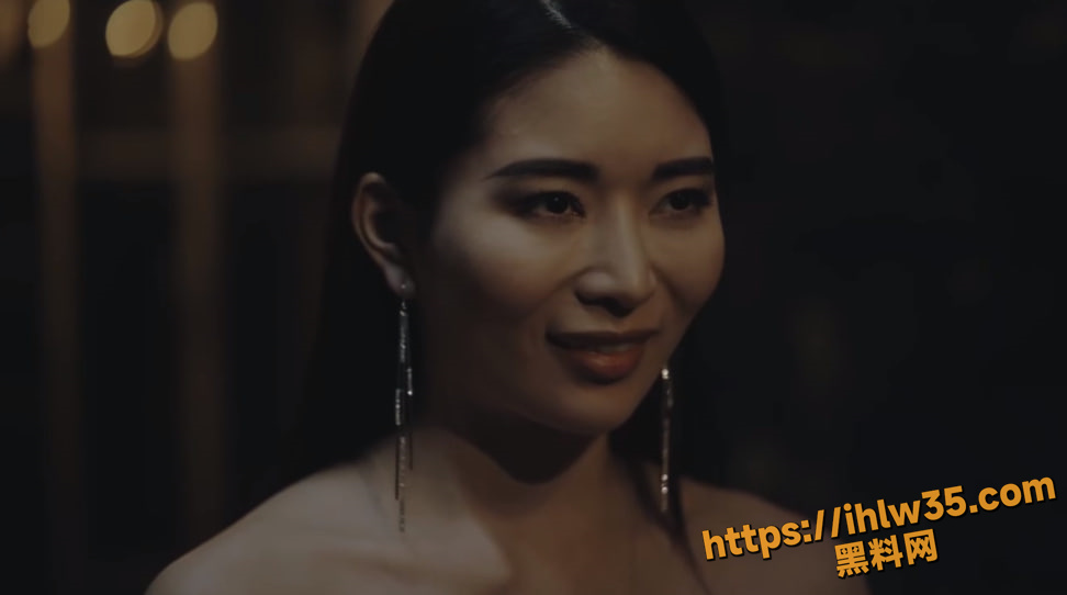 重口味触手剧情i片，日本女优变身触手淫魔，奸淫女老板，甚至用阴道吃了她！