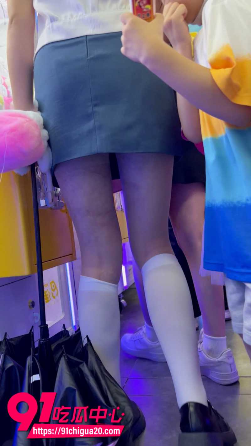 抄底大神商场极限偷拍JK嫩妹5